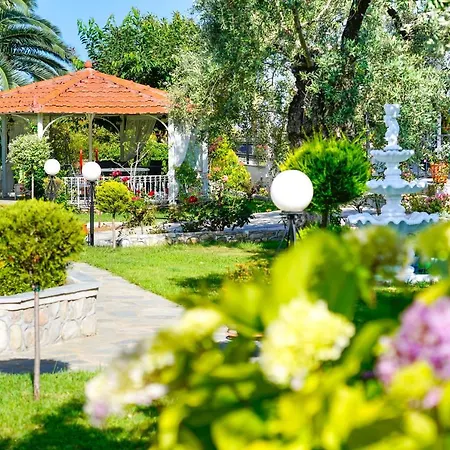 Апартамент Edem Studios And Apartments